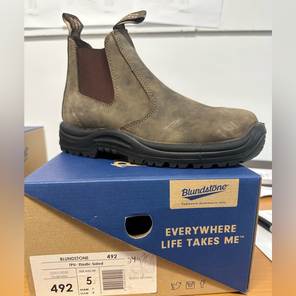 Brand New Blundstone 492 Rustic Brown Size 5